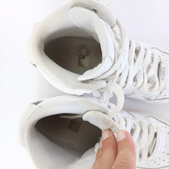 Nike Air Force 1 Hightop Triple White 6.5 - Picture 4 of 8